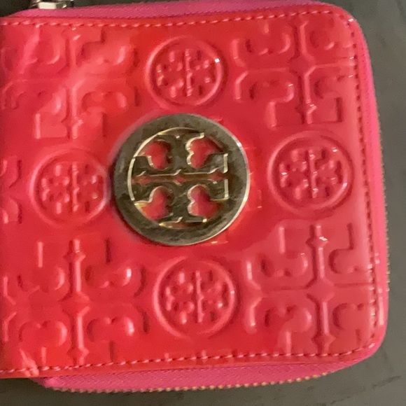 Tory Wallet - Picture 1 of 1